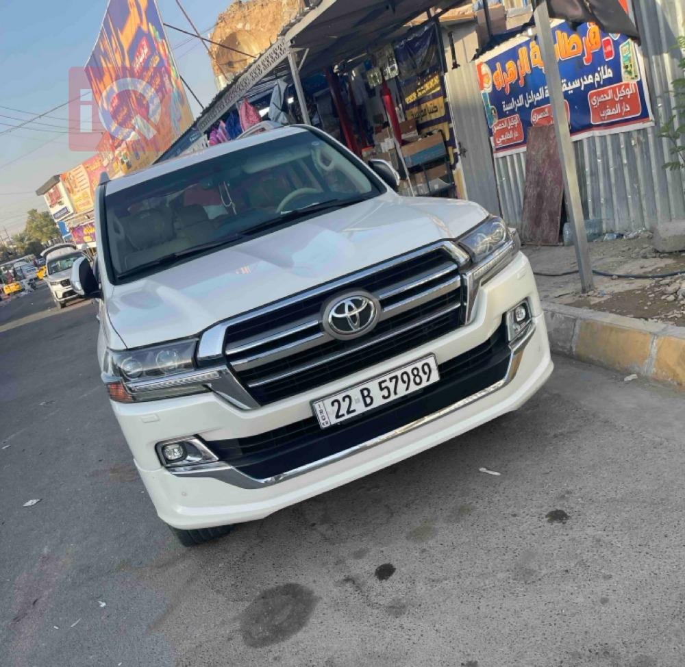 تۆیۆتا لاند کروزەر